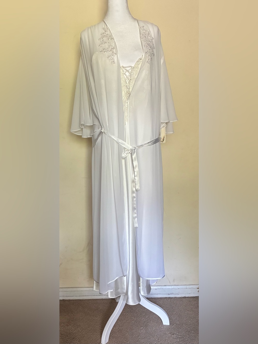 Vintage Dentelle NWT Ivory Pearl Satin Lace-Up Nightgown Long Robe Set Peignoir - Picture 8 of 8